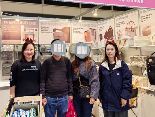 Customers visiting the WERAINBOW booth
